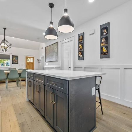 Designer Home: King Beds, Luxe Bath+Free Parking! Атланта Екстер'єр фото