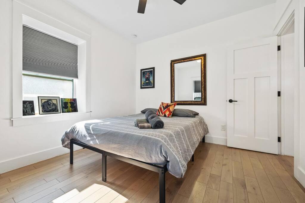 Designer Home: King Beds, Luxe Bath+Free Parking! Атланта Екстер'єр фото