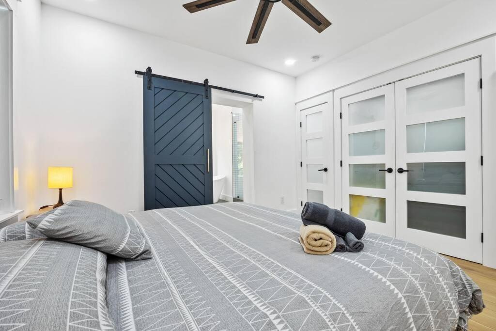 Designer Home: King Beds, Luxe Bath+Free Parking! Атланта Екстер'єр фото