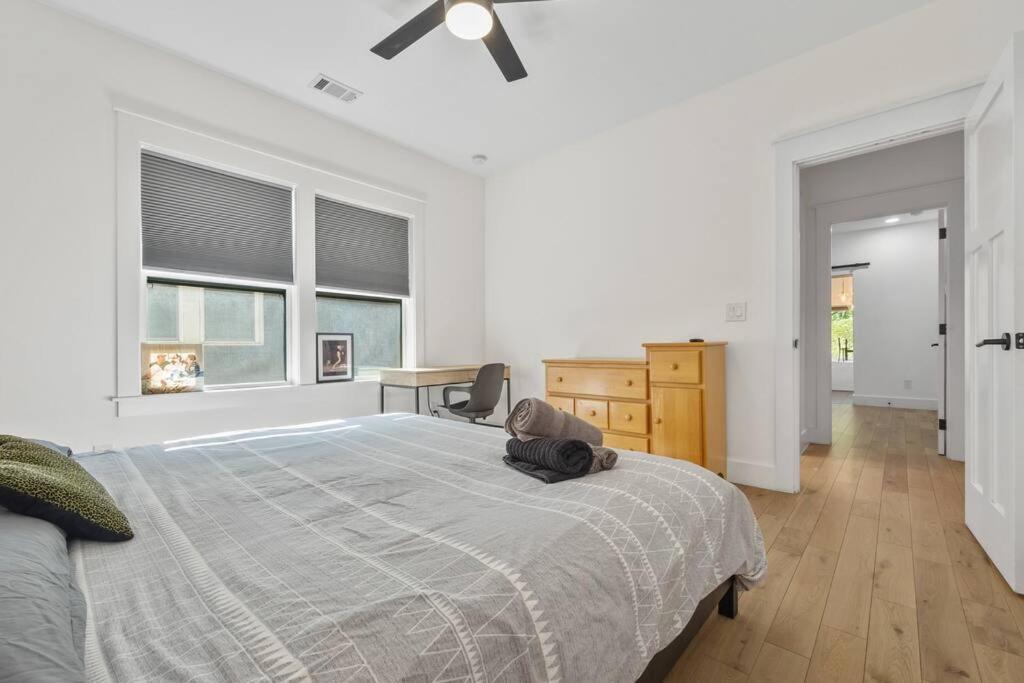 Designer Home: King Beds, Luxe Bath+Free Parking! Атланта Екстер'єр фото