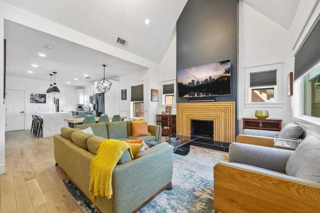 Designer Home: King Beds, Luxe Bath+Free Parking! Атланта Екстер'єр фото