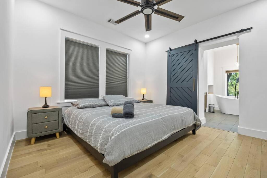Designer Home: King Beds, Luxe Bath+Free Parking! Атланта Екстер'єр фото